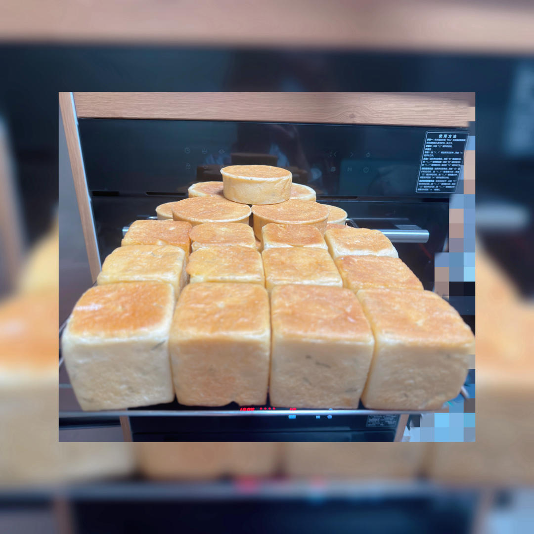 咸香松软，低油糖的香葱/迷迭香土豆餐包