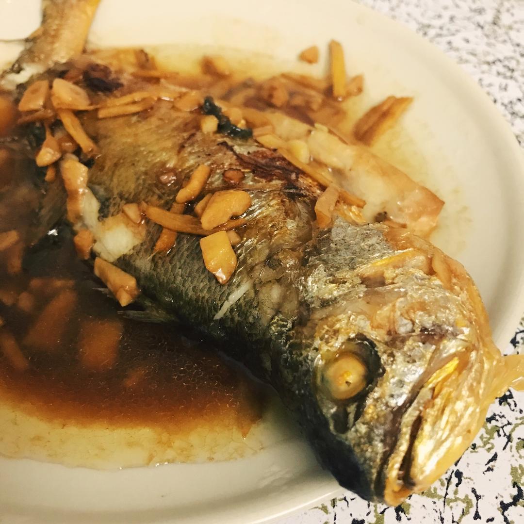 家常烧黄鱼 Yellow sea fish