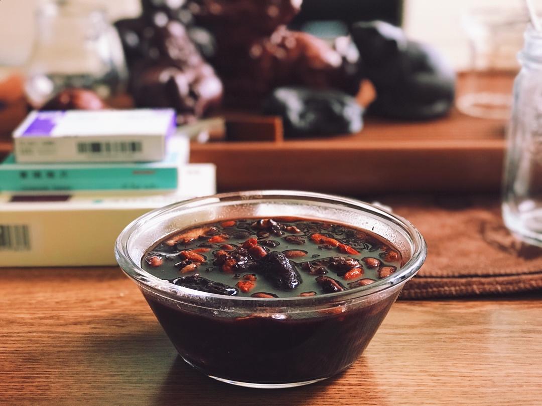 黑米五红炖花胶