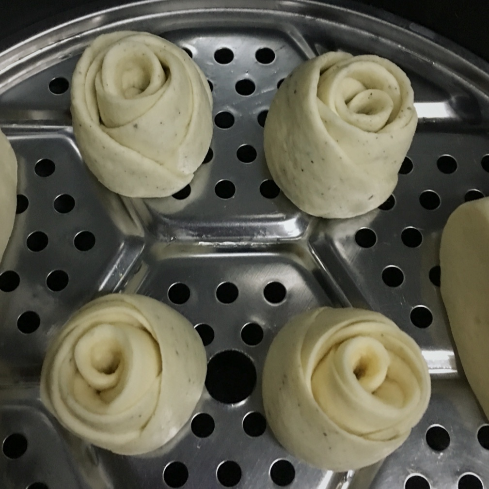 牛奶黑芝麻玫瑰馒头