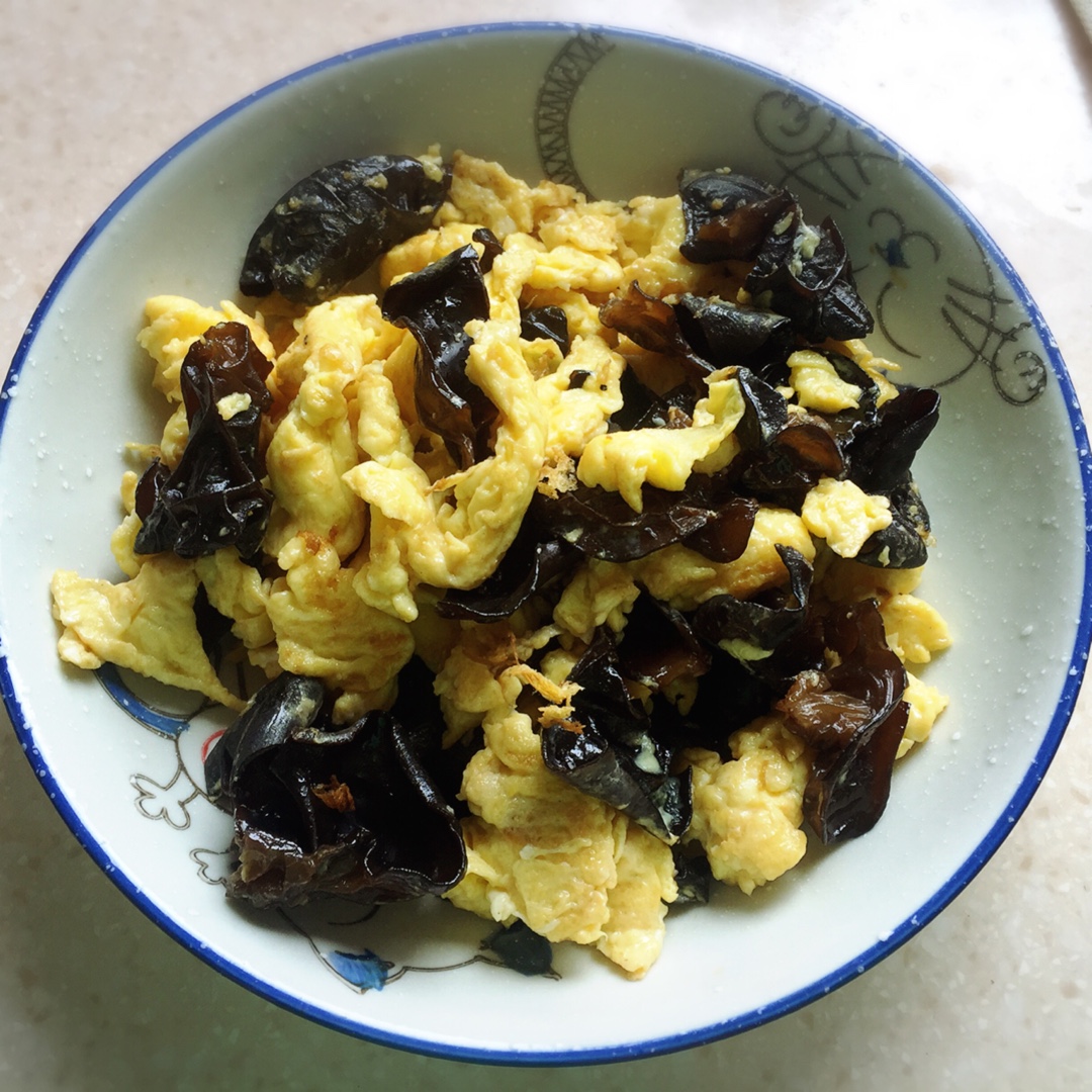 木耳炒鸡蛋 Wood ear Mushrooms with Egg