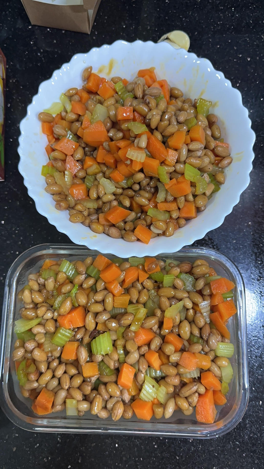 凉拌芹菜花生米胡萝卜
