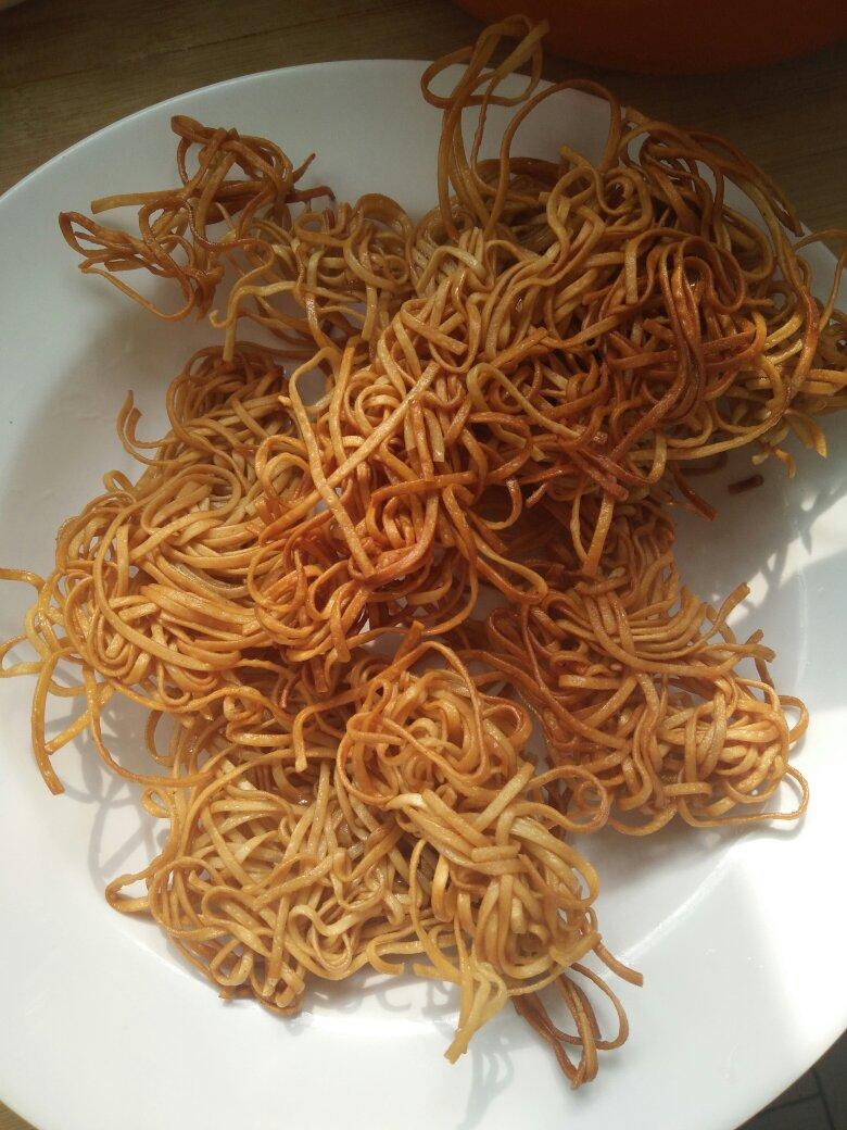 仰望做的挂面新吃法油炸挂面