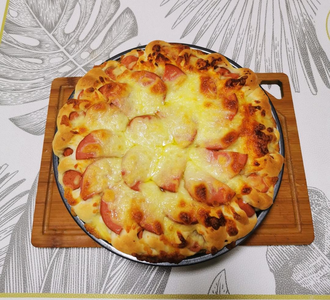 萨米肠蘑菇花边披萨