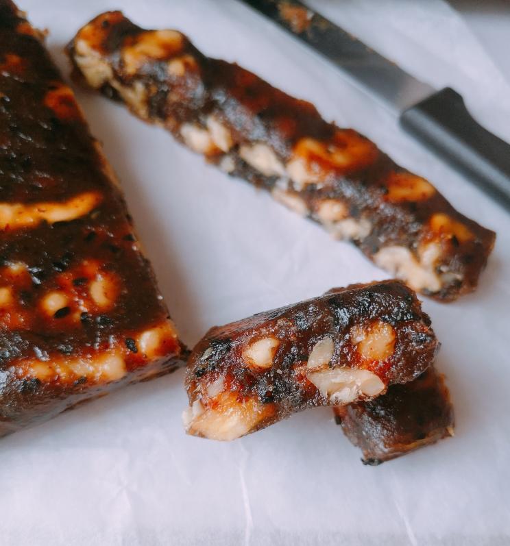 枣泥黑芝麻核桃糖的做法