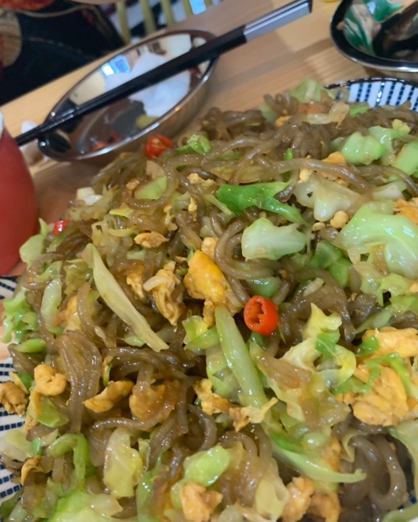 包心菜炒红薯粉丝
