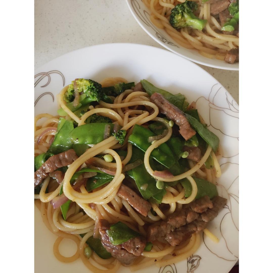 黑椒牛柳炒意面