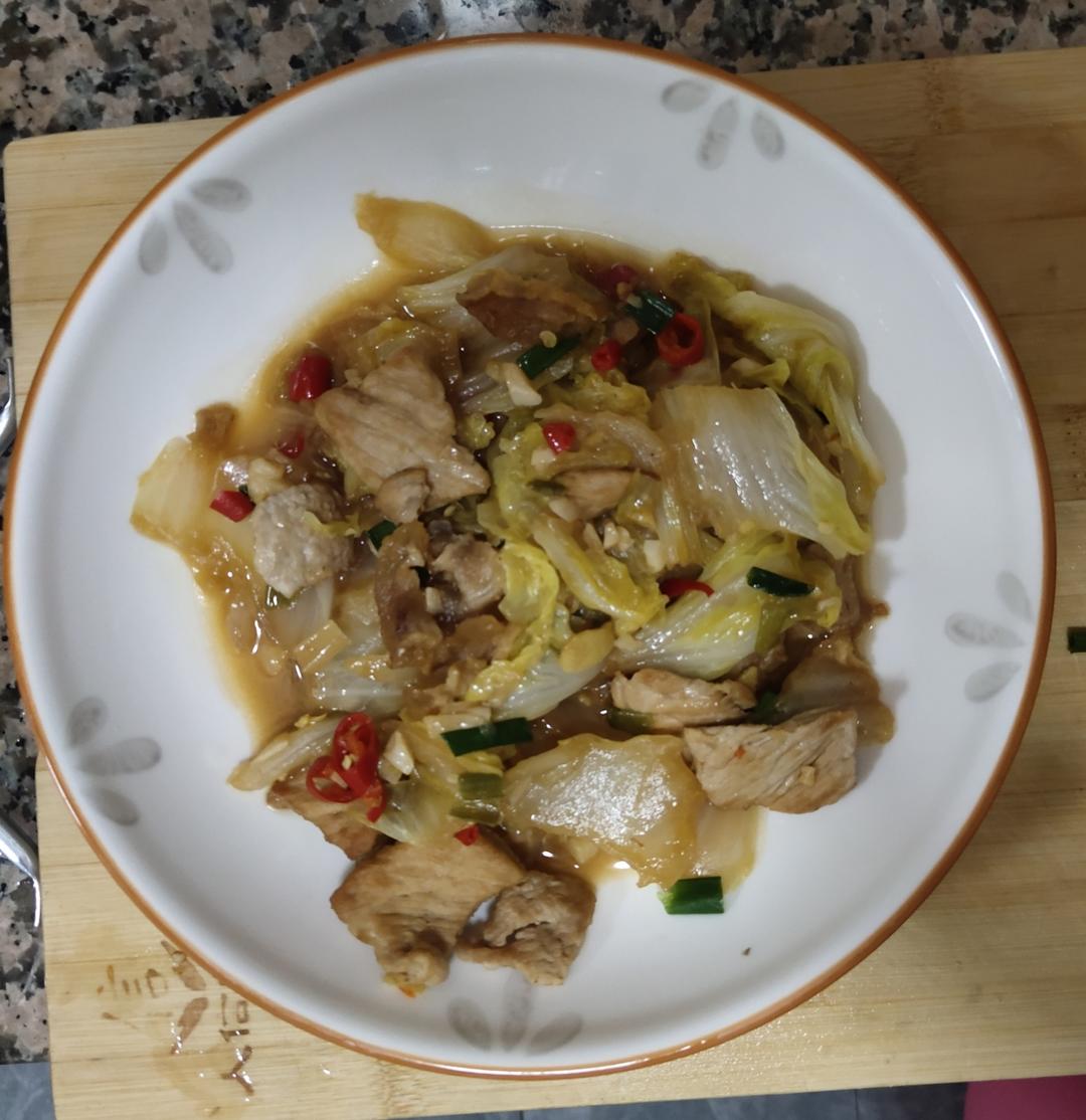 很香的白菜炖五花肉