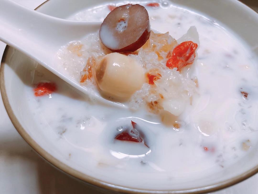 红枣银耳莲子羹（有出胶质、出胶，懒人的电压力锅版）