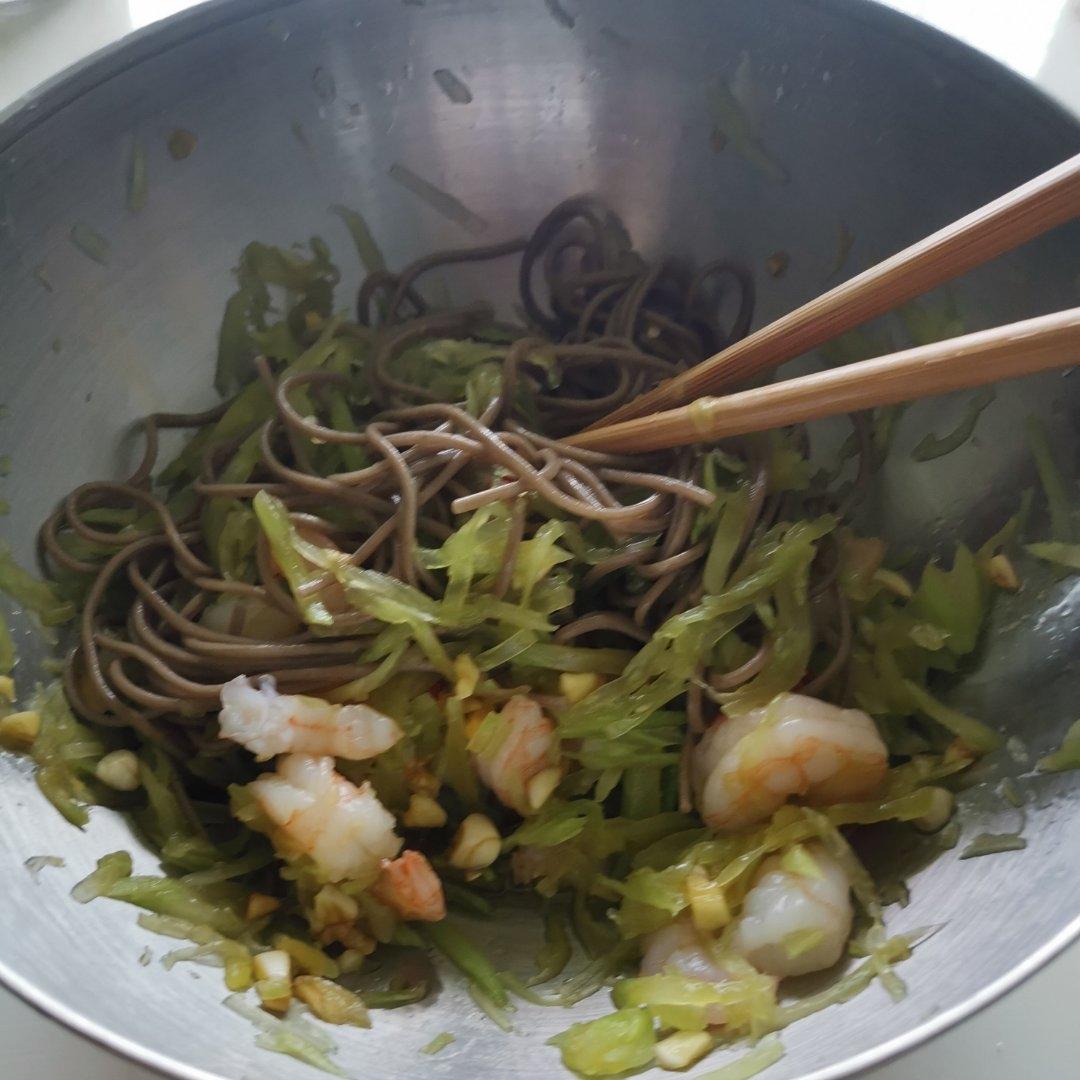 不开火‼️减脂期的爽口大虾拌莴笋