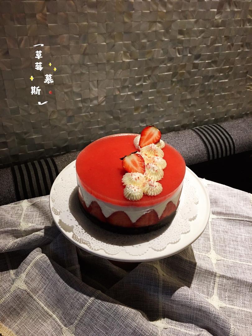 草莓淋面慕斯