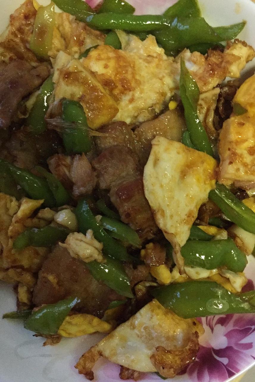 荷包蛋炒五花肉，简单味美又下饭