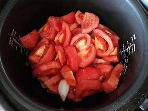 不加一滴水超美味的番茄土豆炖牛肉（懒人菜）的做法 步骤3
