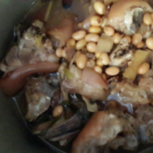 黄豆炖猪手