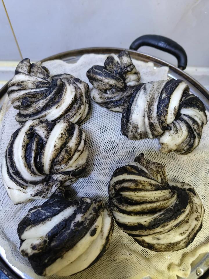 非常香的黑芝麻酱小花卷