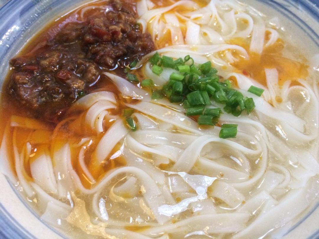 焖肉卷粉