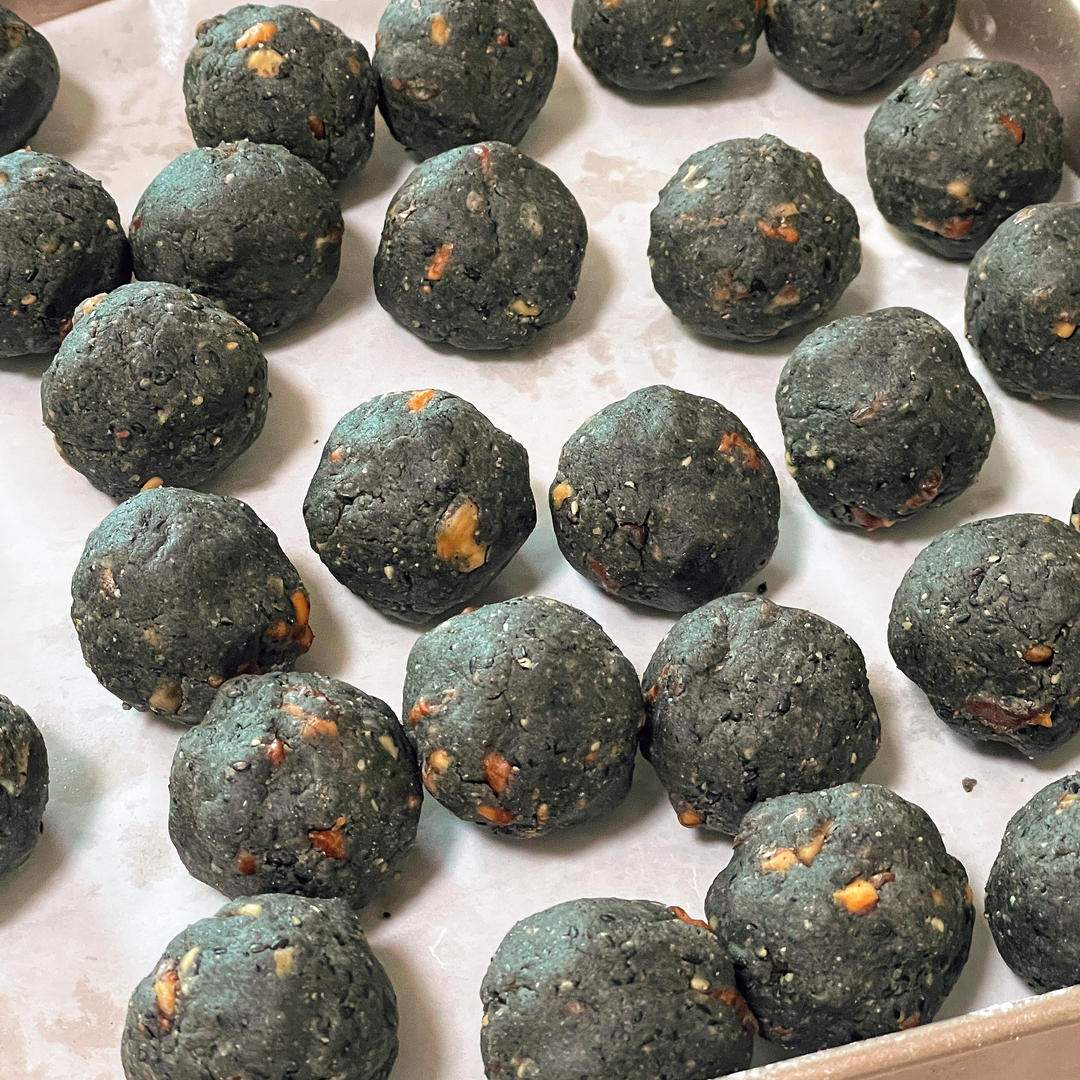 黑芝麻核桃馅月饼