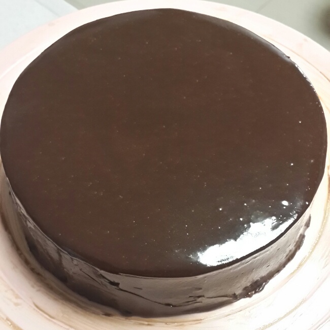 淋酱巧克力蛋糕！