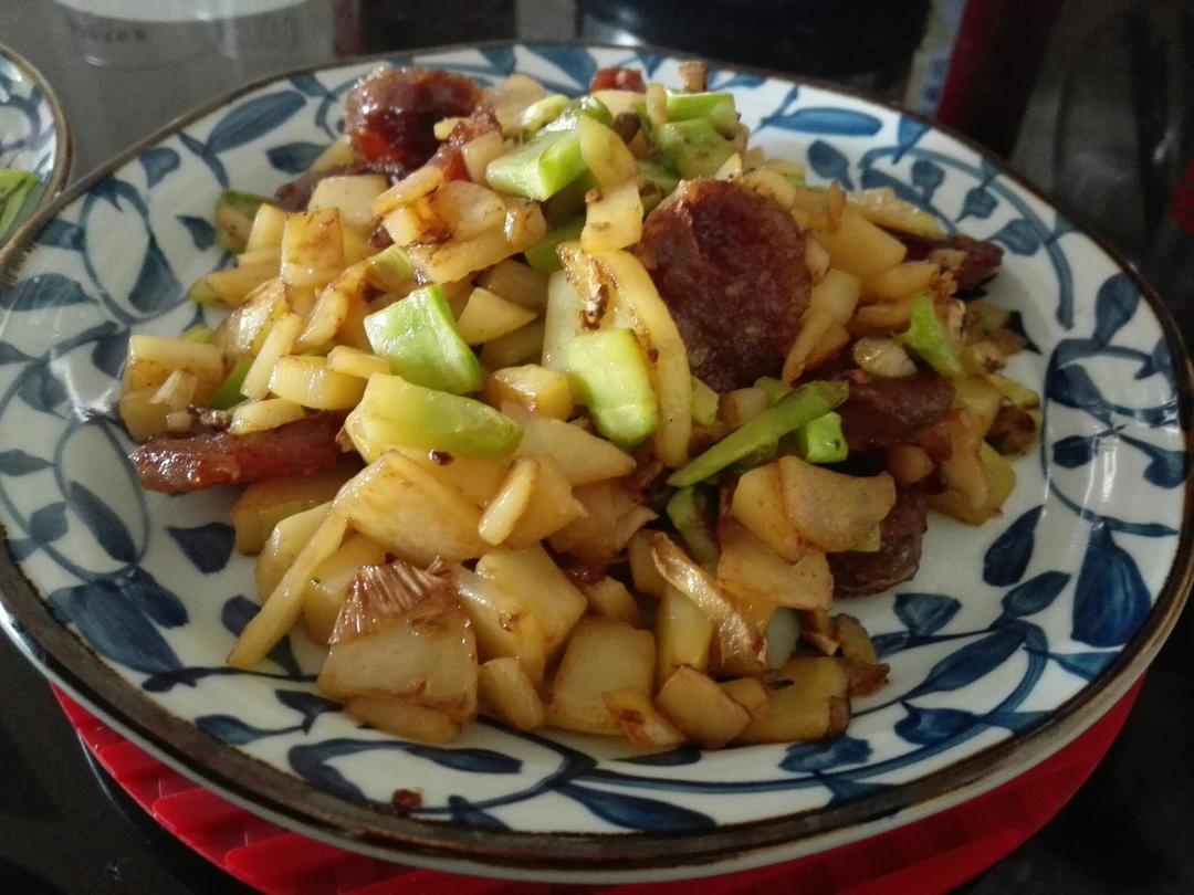 土豆炒香肠