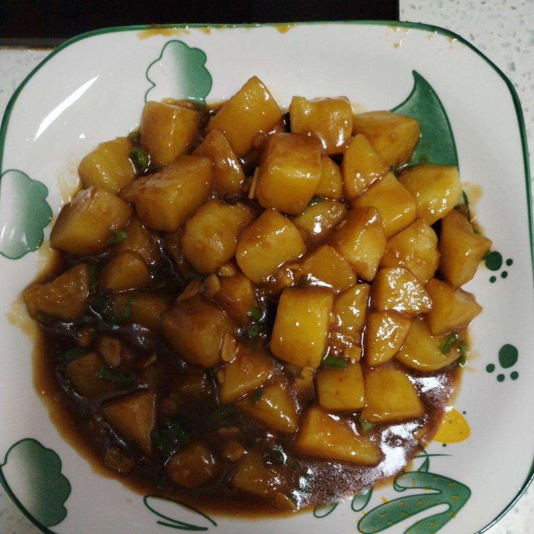🔥巨下饭，软糯入味！比肉还好吃的红烧土豆