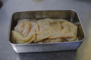 白菜拌海蜇皮鲜香清脆开胃解腻的做法 步骤2