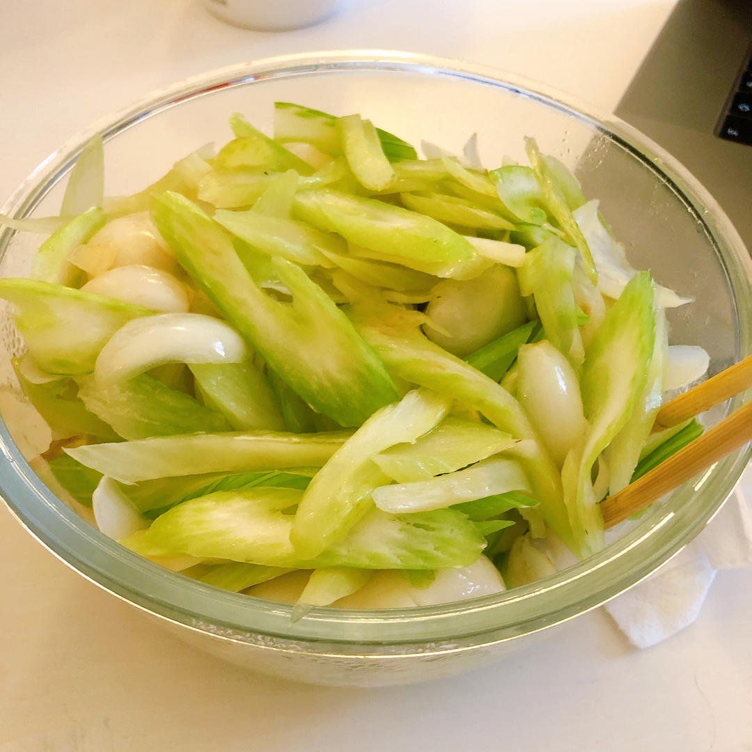 西芹炒百合