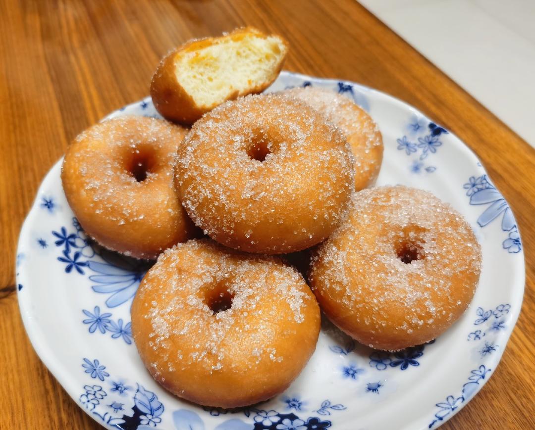 好吃到哭泣的甜甜圈VANILLA CREAM-FILLED DOUGHNUTS