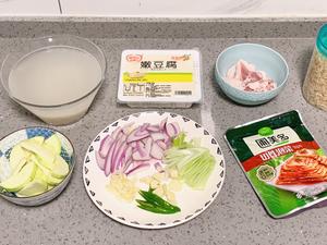 冬日治愈—泡菜豆腐汤的做法 步骤1