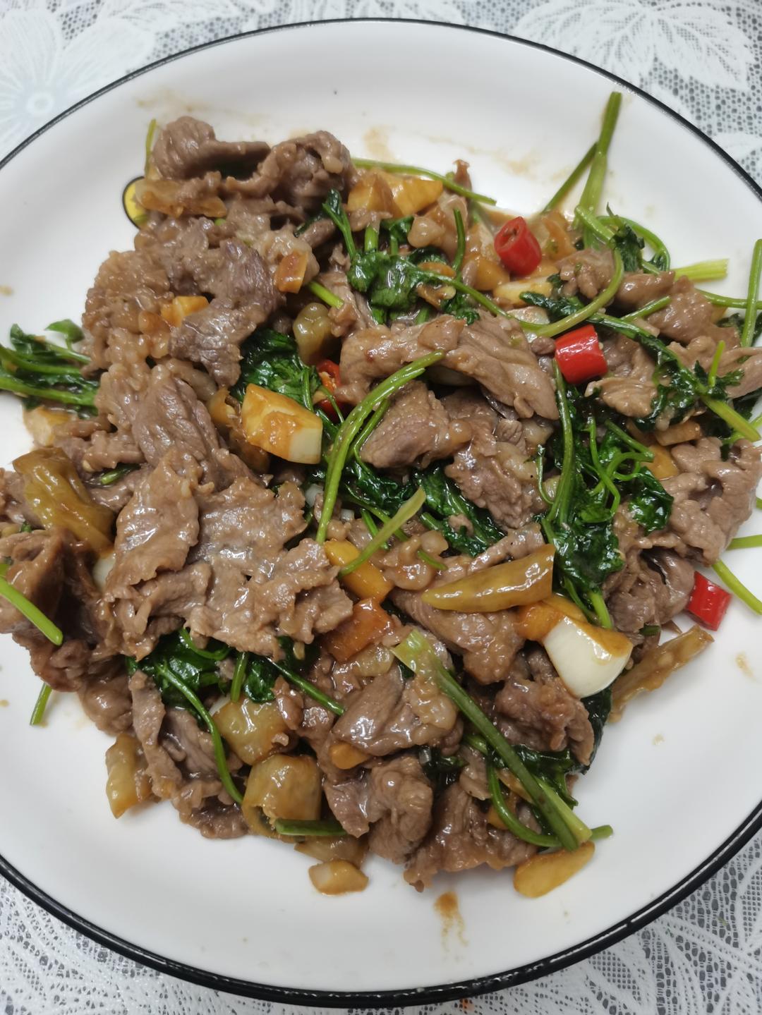 小炒黄牛肉，肉嫩味香！太好吃了简直是米饭杀手！
