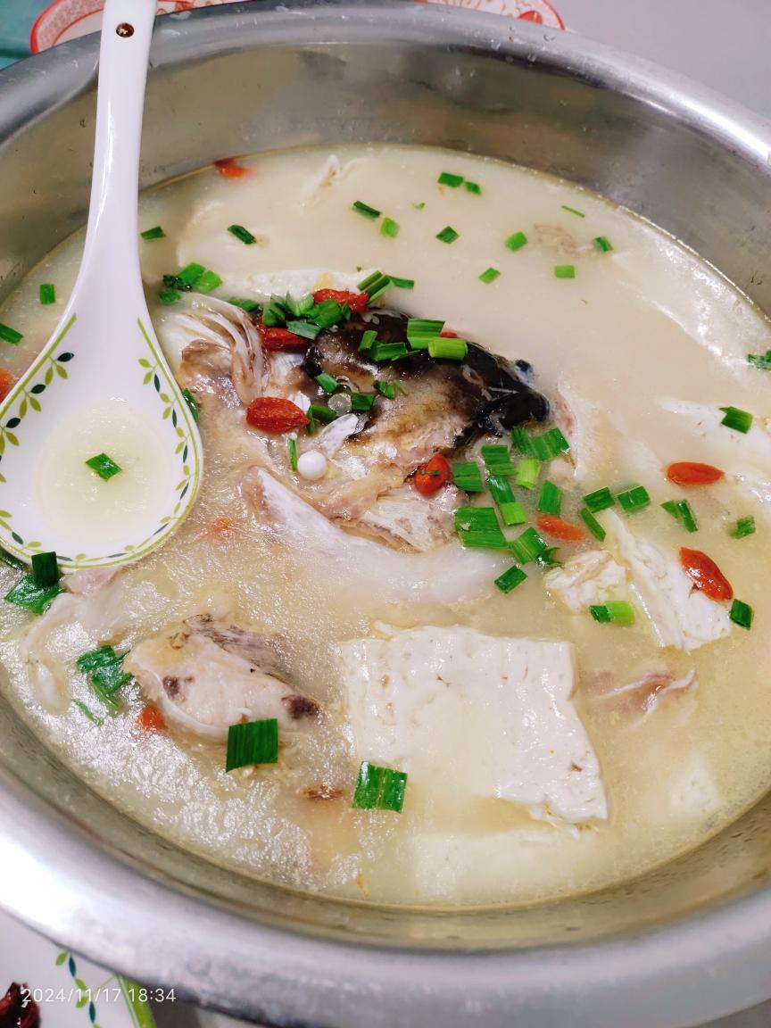 鱼头豆腐汤