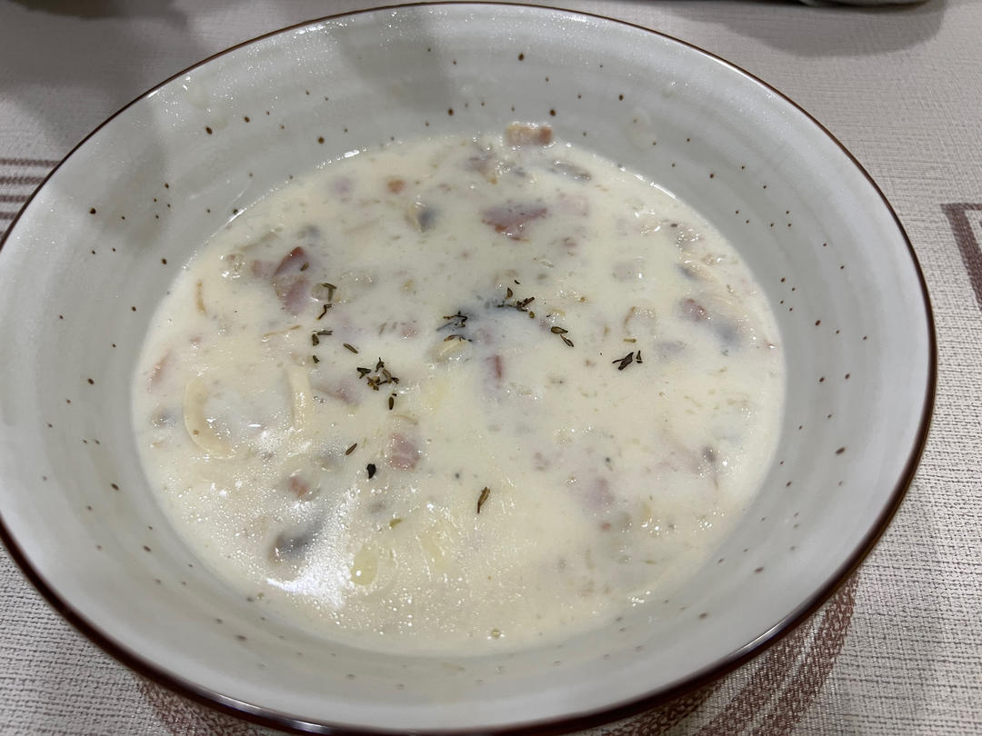 超惊艳奶油蘑菇汤(牛奶版本)