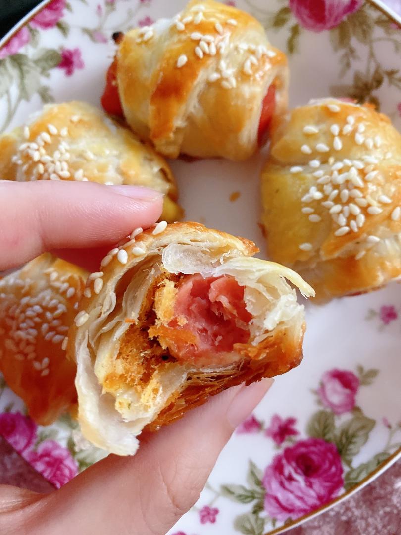 香肠酥皮卷：手抓饼皮还能这样吃，不用和面快速搞定早餐