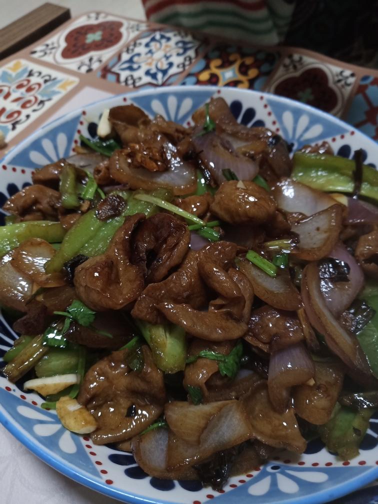 好吃到爆火爆肥肠