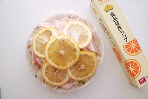 微波炉柠檬卷心菜蒸猪肉的做法 步骤6