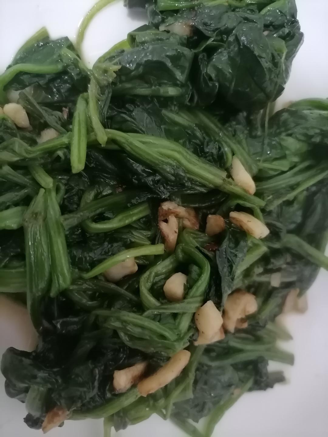 不涩口又嫩的清炒菠菜
