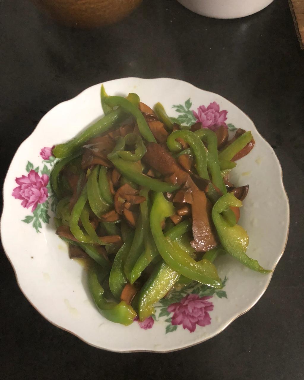 新鲜黄牛肝炒火腿