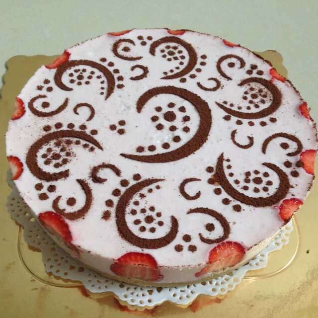 酥底草莓慕斯蛋糕（果酱奥利奥夹心版）