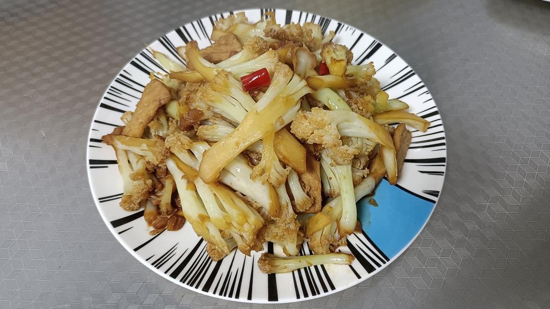 每次下馆子必点的脆脆的干锅花菜🙋