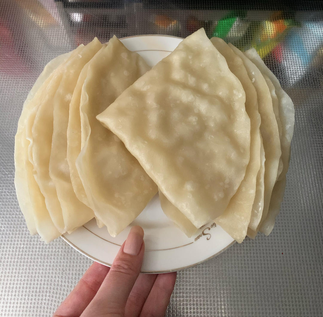 层薄如纸的蒸春饼 柔软又劲道 卷肉卷菜都好吃 附细节视频详解