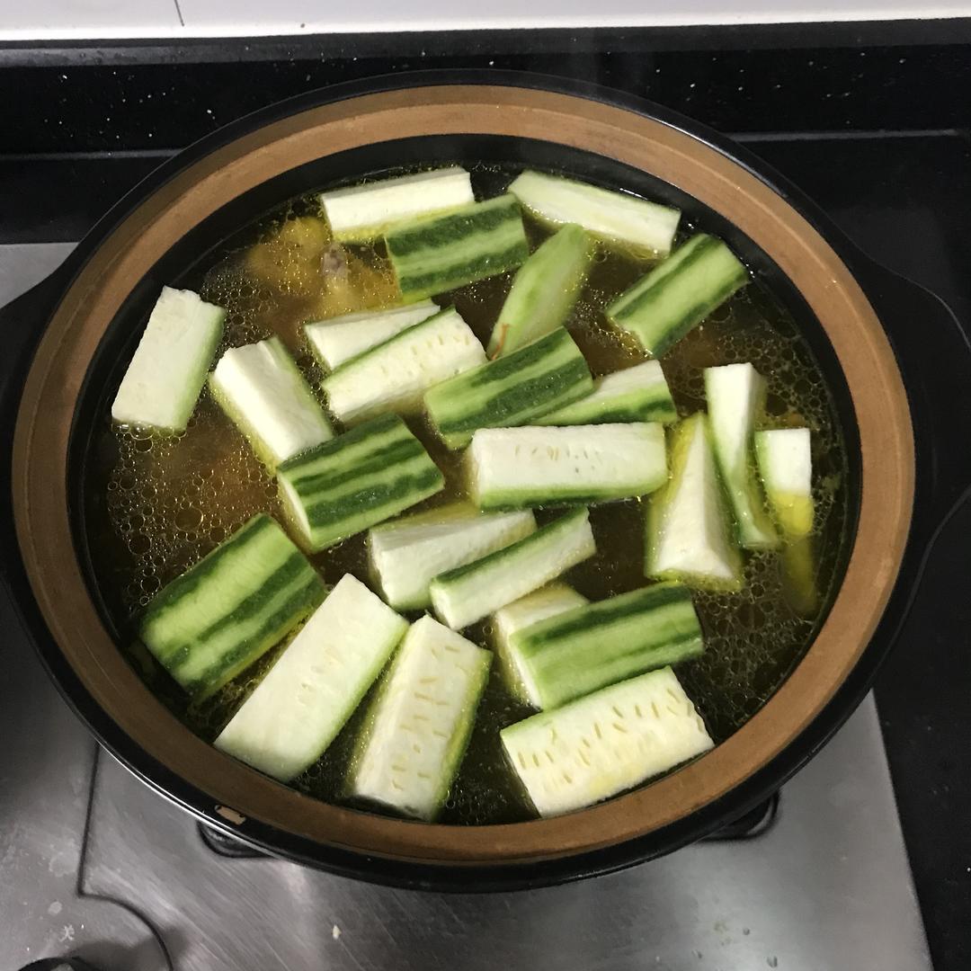 虫草花丝瓜鸡汤的做法 步骤5