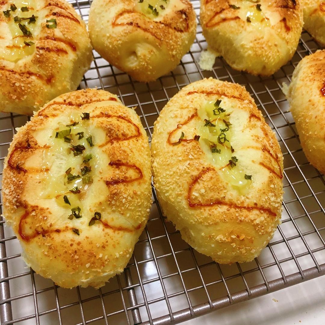 可爱哒小胖砸‼️葱香芝士火腿面包🥯