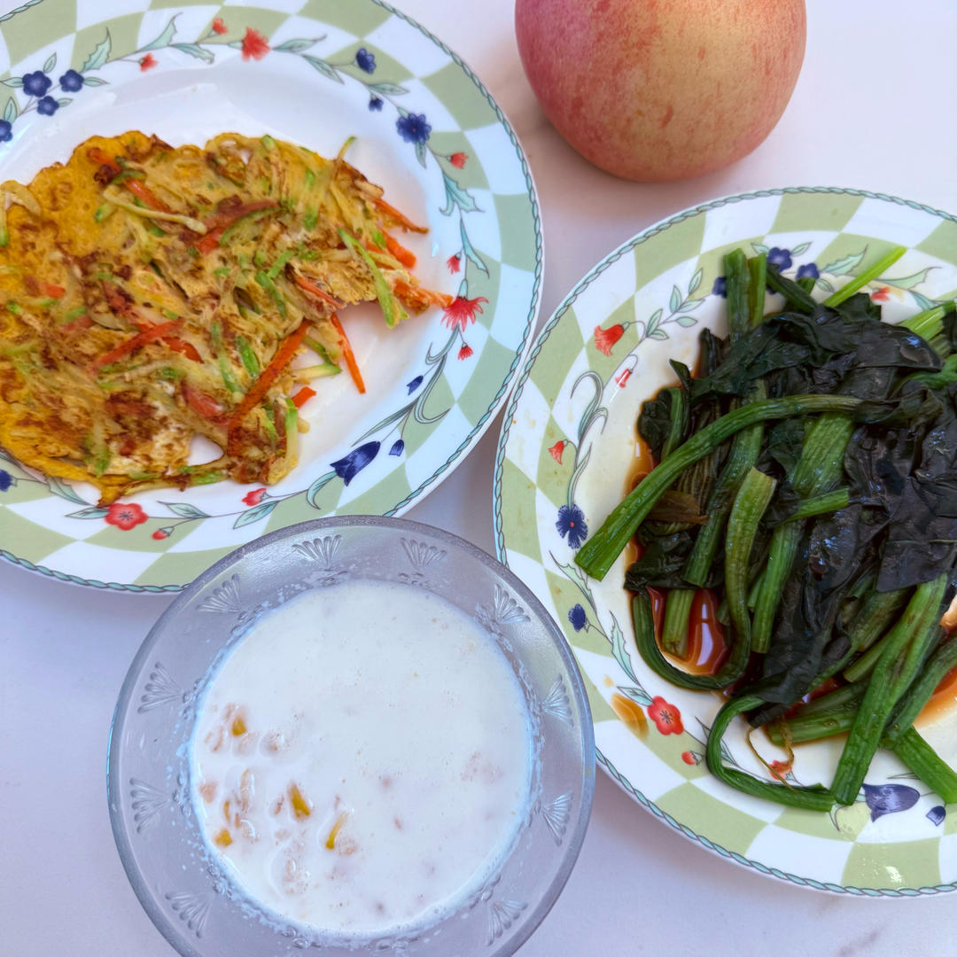 玉米燕麦牛奶粥+苹果