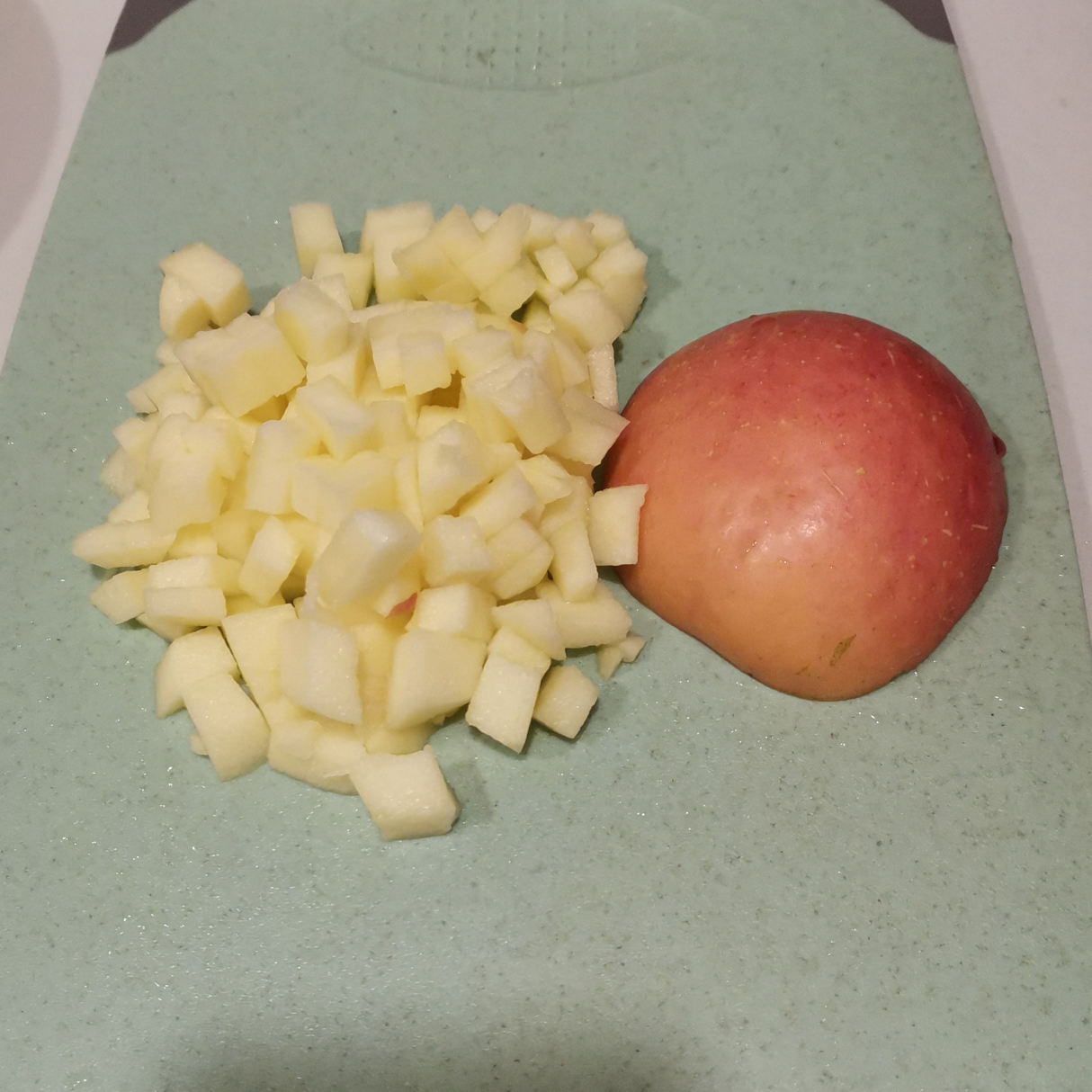 微波炉红糖肉桂苹果粗粮蛋糕【无油低卡低脂】的做法 步骤1