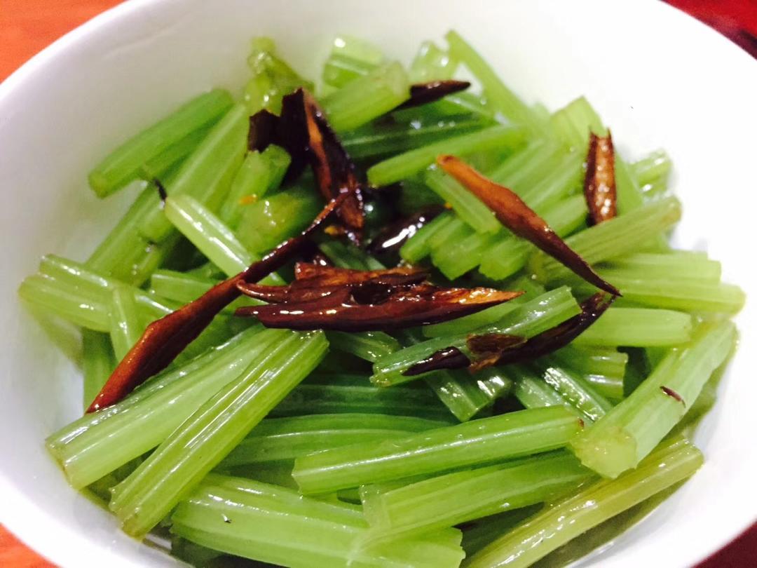 凉拌香芹