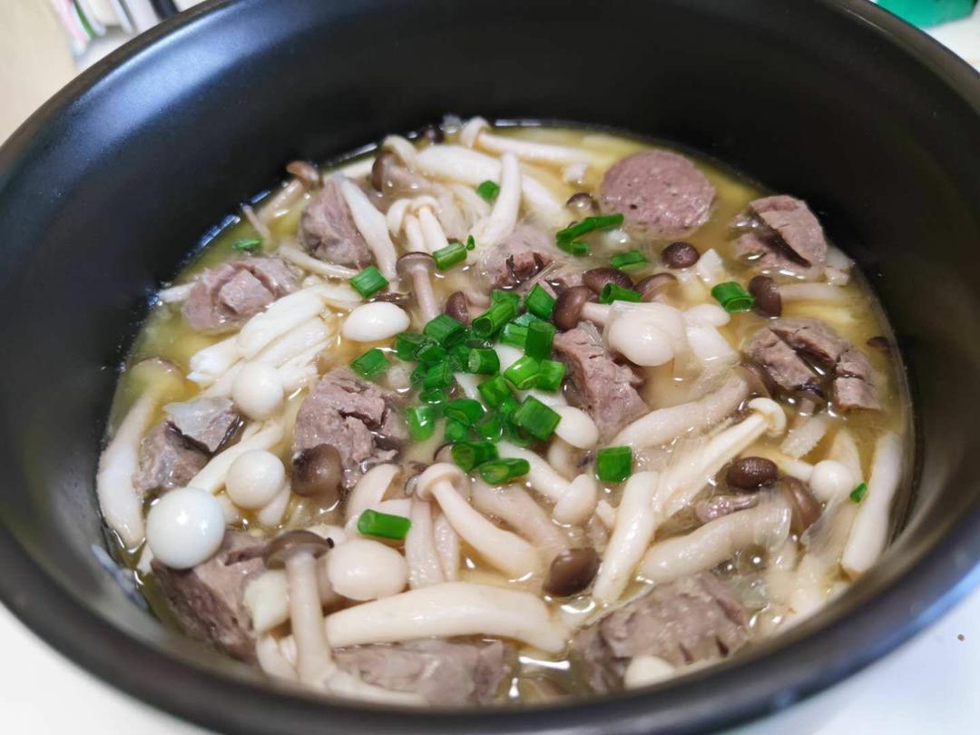 蚝油杂菇牛肉丸煲