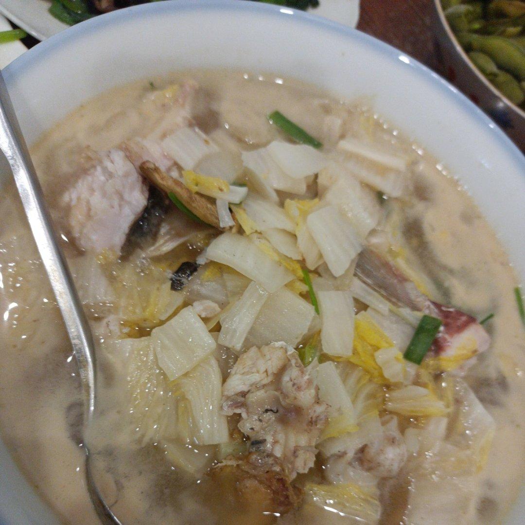 酸笋甜椒炒花鲢鱼