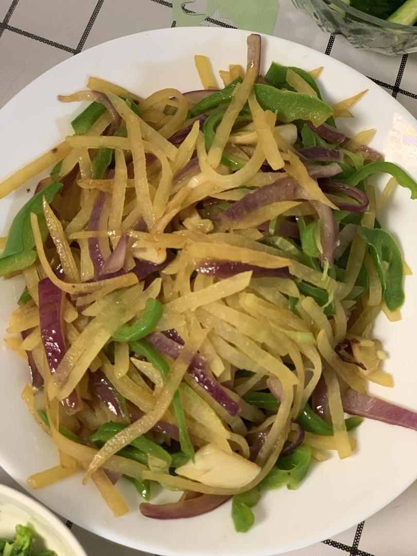 洋葱青椒炒土豆片