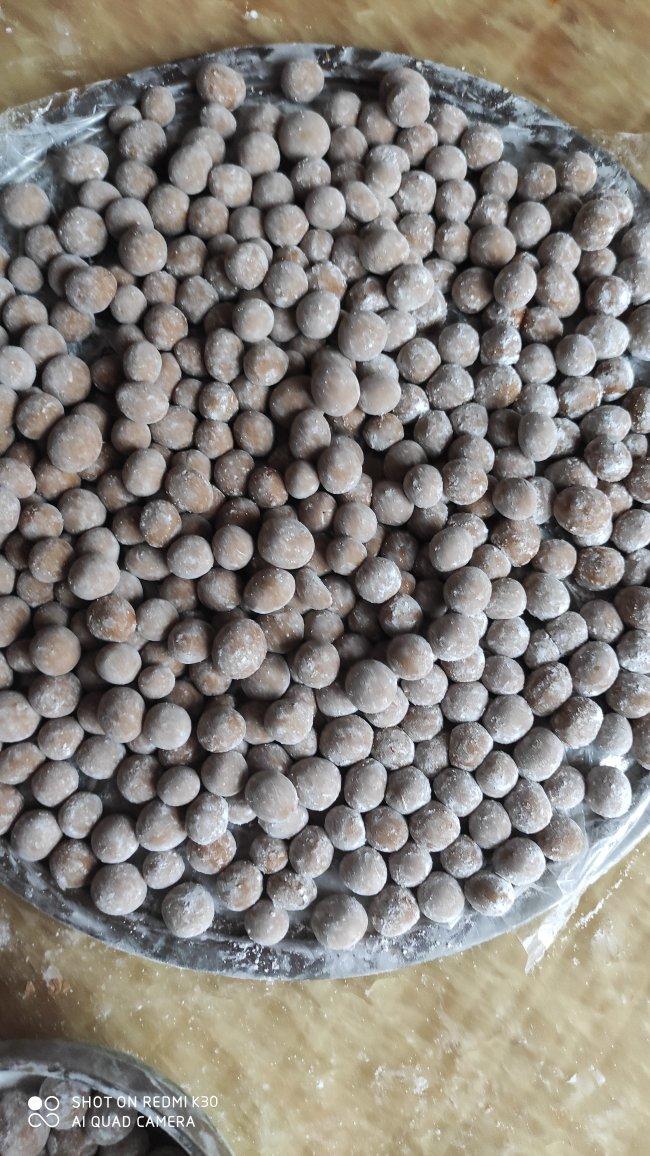 就像有句话所说：成年人的世界里，从来就没有“容易”二字。很多时候，你只能单枪匹马，直面生活的兵荒马乱。