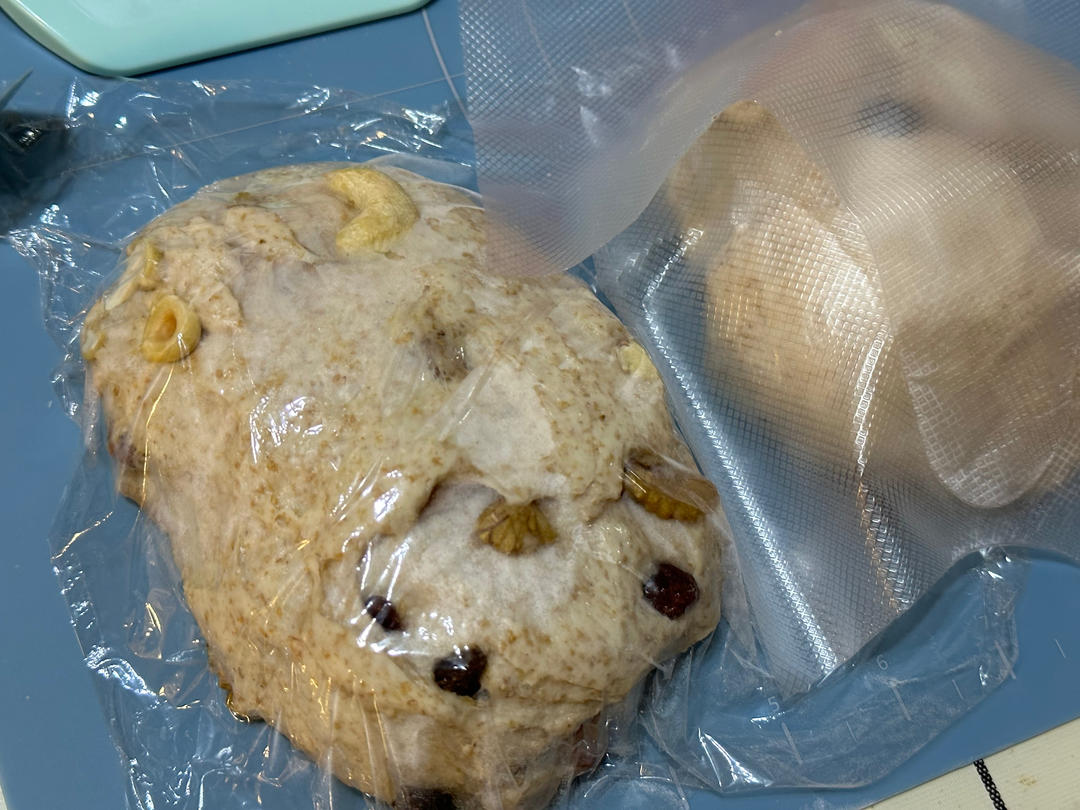 全麦蔓越莓核桃软欧包