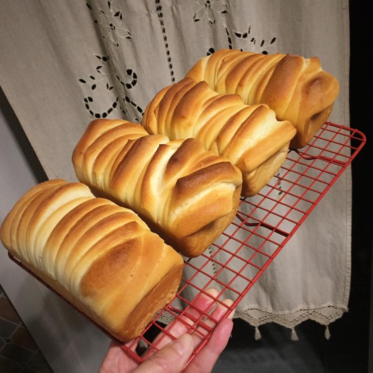 日式香浓炼乳面包